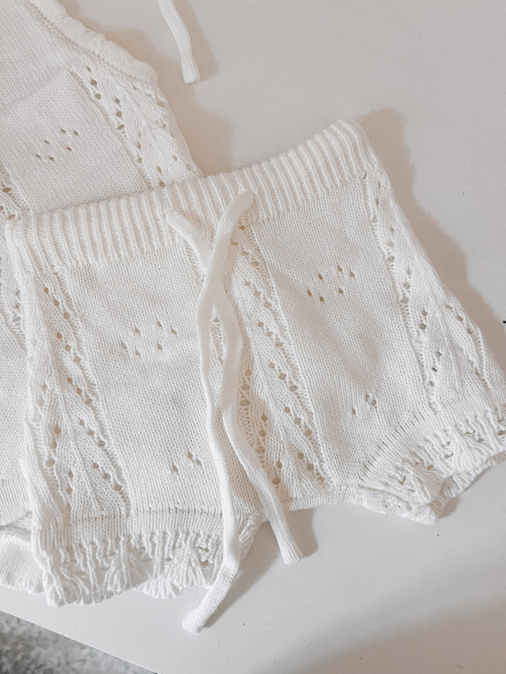Conjunto Little Cloud Branco – Top e Calções de Malha para Bebé