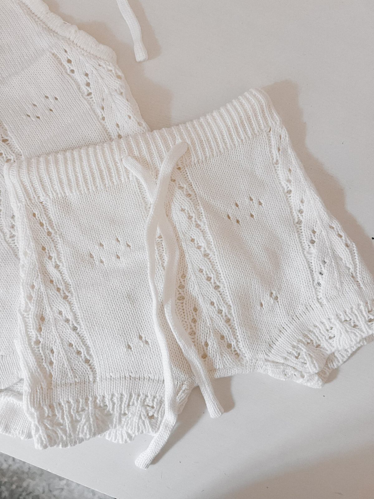 Conjunto Little Cloud Branco – Top e Calções de Malha para Bebé