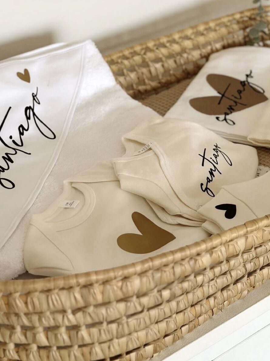 Uani Dream Kit – Primeira Roupinha com Gorro e Luvas, Saco, Fralda e Toalha