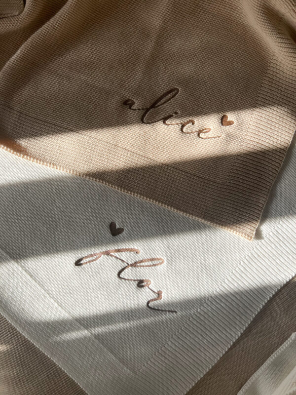 Manta personalizada para bebé com nome bordado