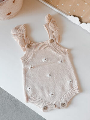 Fofo Dreamy Flower – Fofo de Malha para Bebé com Flores e Folhos